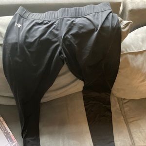Under Armour fitted cold gear leggings